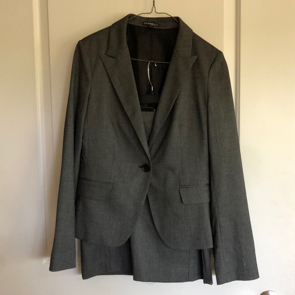 Express skirt suit.